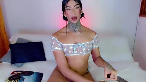 Snapshot of laura_sweet7 chatting on March 4, 4:17 am Laura online show from March 4, 4:17 am