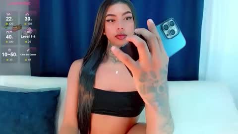 Snapshot of laura_sweet7 chatting on October 23, 6:23 am Laura online show from October 23, 6:23 am