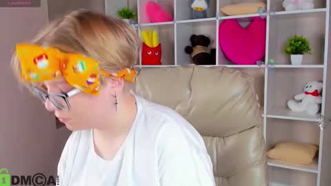 Laura online show from February 4, 9:59 am