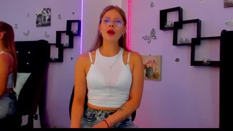 Snapshot of laurablue_ chatting on December 26, 8:21 pm Laura Blue online show from December 26, 8:21 pm