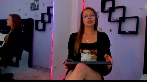 Snapshot of laurablue_ chatting on January 14, 12:11 am Laura Blue online show from January 14, 12:11 am