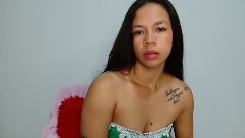 Snapshot of lauracb_ chatting on October 3, 5:04 am lauracb online show from October 3, 5:04 am