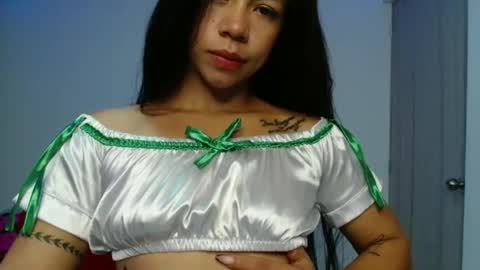 lauracb          online show from November 28, 4:59 am