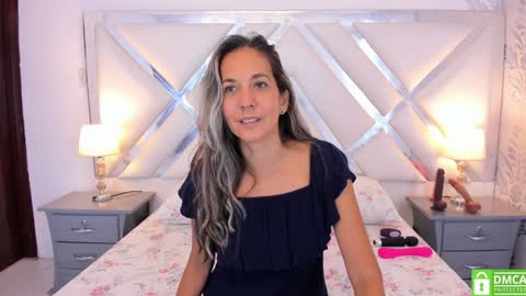 Snapshot of laurafarrely chatting on December 2, 6:09 am Laura online show from December 2, 6:09 am