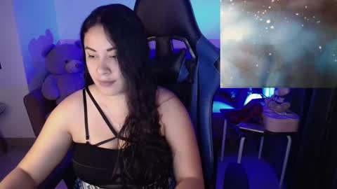 Snapshot of laurahawkes chatting on March 1, 1:22 am laura online show from March 1, 1:22 am