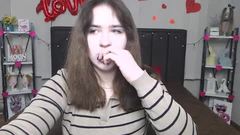 LauraHlot online show from February 19, 6:10 pm