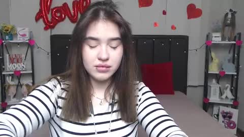 LauraHlot online show from March 8, 6:43 am