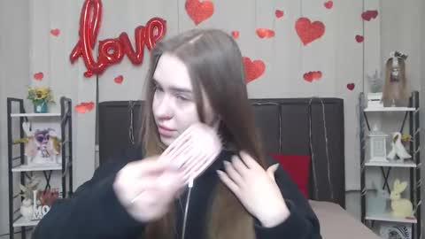 LauraHlot online show from February 12, 9:10 pm