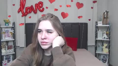 LauraHlot online show from March 4, 6:30 am