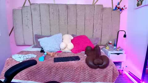 Snapshot of lauraltt chatting on December 18, 8:37 pm lauraltt online show from December 18, 8:37 pm