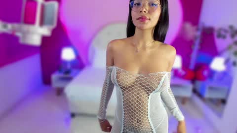 Snapshot of lauramartin1 chatting on January 12, 1:21 am Laura MartinGMT-5 2200-0600 online show from January 12, 1:21 am