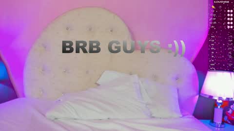 Snapshot of lauramartin1 chatting on January 24, 7:19 am Laura MartinGMT-5 2200-0600 online show from January 24, 7:19 am