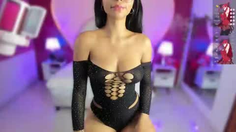 Snapshot of lauramartin1 chatting on February 21, 12:49 am Laura MartinGMT-5 2200-0600 online show from February 21, 12:49 am