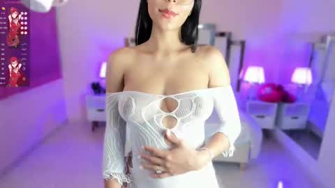 Snapshot of lauramartin1 chatting on September 10, 12:21 am Laura MartinGMT-5 2200-0600 online show from September 10, 12:21 am