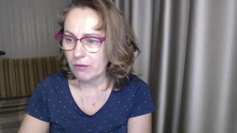 Lauraoven1 online show from December 21, 6:23 pm