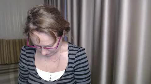 Lauraoven1 online show from December 23, 11:25 am