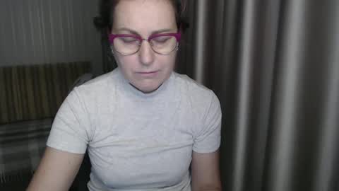 Lauraoven1 online show from January 13, 9:19 am