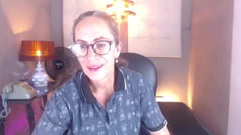 Snapshot of laurasofia45 chatting on February 1, 11:25 pm Laura Sofia online show from February 1, 11:25 pm