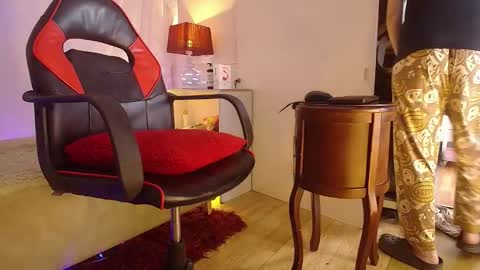 Laura Sofia online show from March 29, 3:01 pm