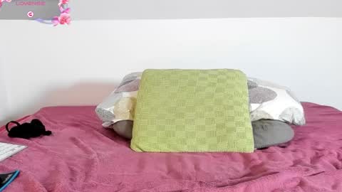 Snapshot of laurasommer chatting on January 21, 5:41 pm Laura Lara Sommer online show from January 21, 5:41 pm