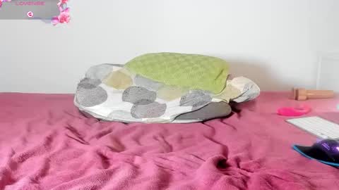 Snapshot of laurasommer chatting on February 11, 8:42 pm Laura Lara Sommer online show from February 11, 8:42 pm