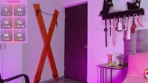 Snapshot of laureen_brown chatting on October 31, 9:16 pm Laura online show from October 31, 9:16 pm