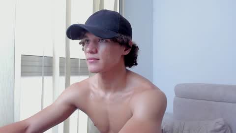 Snapshot of laureent__ chatting on December 26, 6:54 pm Laureent online show from December 26, 6:54 pm