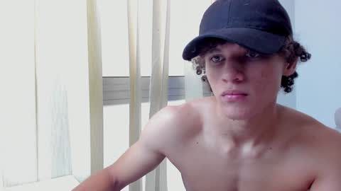 Snapshot of laureent__ chatting on December 27, 7:03 pm Laureent online show from December 27, 7:03 pm