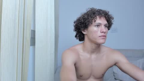 Snapshot of laureent__ chatting on December 29, 10:25 pm Laureent online show from December 29, 10:25 pm