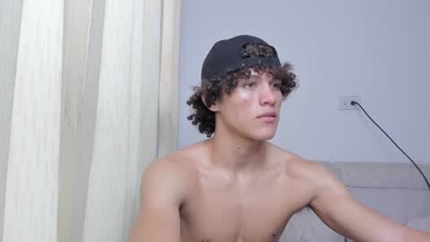 Snapshot of laureent__ chatting on December 31, 8:56 pm Laureent online show from December 31, 8:56 pm