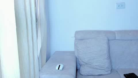 Snapshot of laureent__ chatting on January 21, 2:15 pm Laureent online show from January 21, 2:15 pm