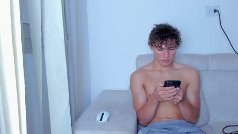 Snapshot of laureent__ chatting on January 23, 10:43 am Laureent online show from January 23, 10:43 am