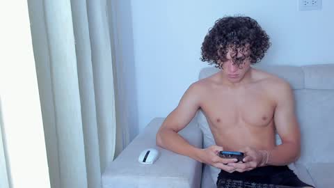 Snapshot of laureent__ chatting on January 24, 11:15 am Laureent online show from January 24, 11:15 am