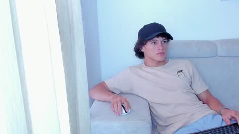 Snapshot of laureent__ chatting on January 26, 6:58 pm Laureent online show from January 26, 6:58 pm