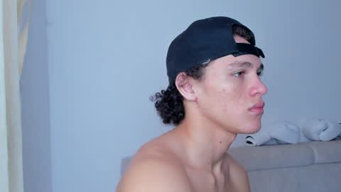 Snapshot of laureent__ chatting on January 27, 2:35 pm Laureent online show from January 27, 2:35 pm