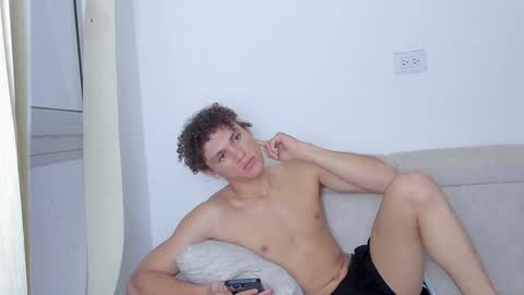 Snapshot of laureent__ chatting on January 29, 3:54 am Laureent online show from January 29, 3:54 am