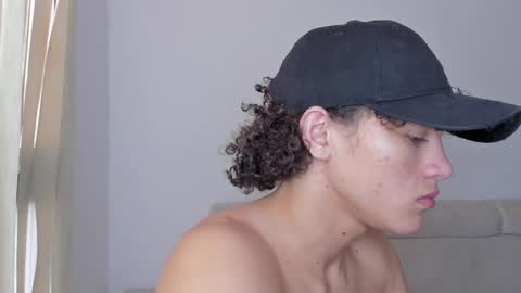 Snapshot of laureent__ chatting on January 29, 6:28 pm Laureent online show from January 29, 6:28 pm