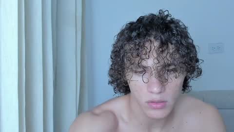 Snapshot of laureent__ chatting on February 7, 3:01 am Laureent online show from February 7, 3:01 am