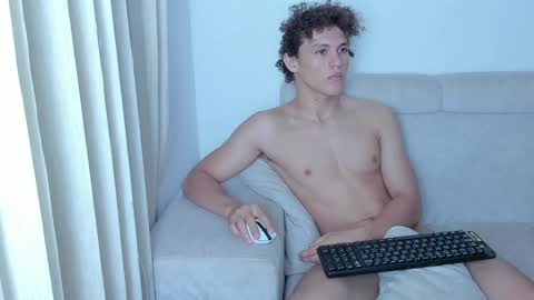 Snapshot of laureent__ chatting on February 7, 6:03 am Laureent online show from February 7, 6:03 am