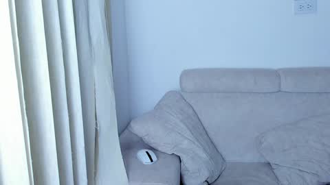 Snapshot of laureent__ chatting on February 8, 6:43 am Laureent online show from February 8, 6:43 am