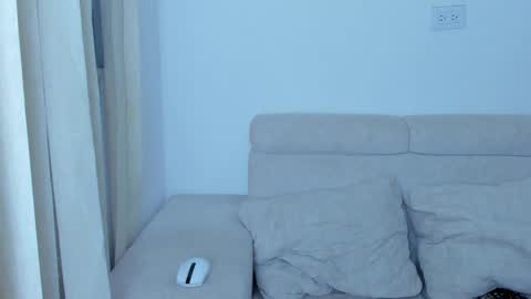 Snapshot of laureent__ chatting on February 9, 4:36 am Laureent online show from February 9, 4:36 am