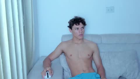 Snapshot of laureent__ chatting on February 10, 4:52 am Laureent online show from February 10, 4:52 am