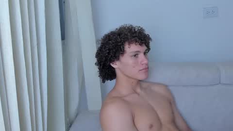 Snapshot of laureent__ chatting on February 11, 5:47 am Laureent online show from February 11, 5:47 am