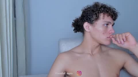 Snapshot of laureent__ chatting on February 11, 8:48 am Laureent online show from February 11, 8:48 am