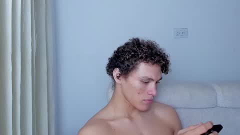 Snapshot of laureent__ chatting on February 15, 11:17 am Laureent online show from February 15, 11:17 am