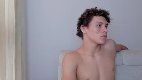 Snapshot of laureent__ chatting on February 15, 2:22 pm Laureent online show from February 15, 2:22 pm