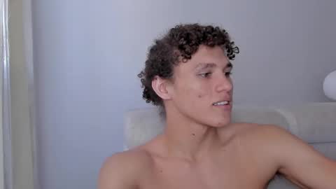 Snapshot of laureent__ chatting on February 16, 5:26 pm Laureent online show from February 16, 5:26 pm