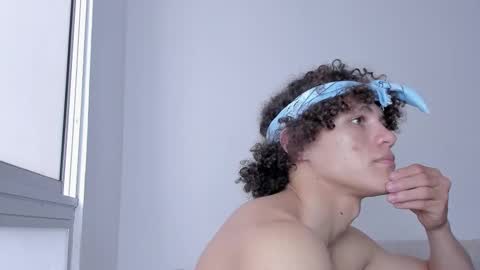 Snapshot of laureent__ chatting on February 18, 9:09 pm Laureent online show from February 18, 9:09 pm