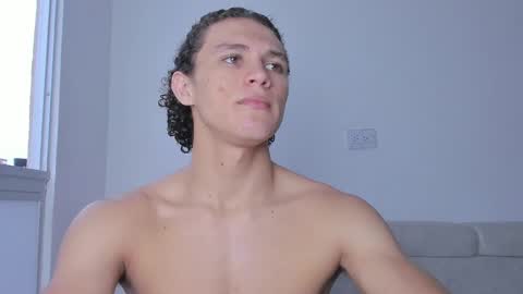 Snapshot of laureent__ chatting on February 19, 10:20 pm Laureent online show from February 19, 10:20 pm