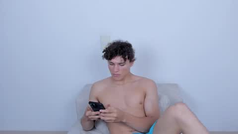 Snapshot of laureent__ chatting on March 2, 10:03 am Laureent online show from March 2, 10:03 am